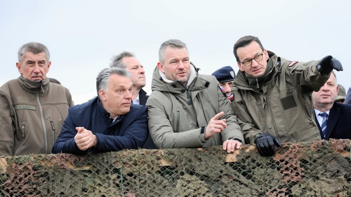 Od lewej : premier Czech Andrej Babis , premier Wegier Viktor Orban , premier Słowacji Peter Pellegrini i premier RP Mateusz Morawiecki. W badaniach atrakcyjności inwestycyjnej jesteśmy już za Czechami, a za chwilę może nas wyprzedzić Słowacja.