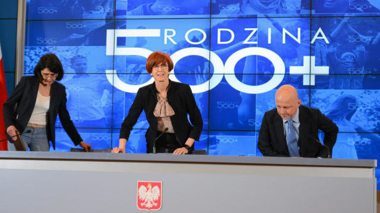 Koszt sztandarowego programu rządu Prawa i Sprawiedliwości przekroczył 24 mld złotych. Europosłowie postanowili więc poszukać pieniędzy za granicą