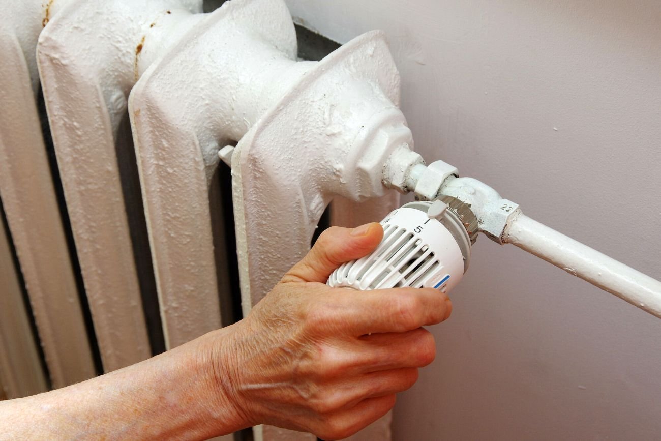 Zmniejszenie temperatury w budynku o 1 stopień pozwala oszczędzić 5-8 proc. na kosztach ogrzewania