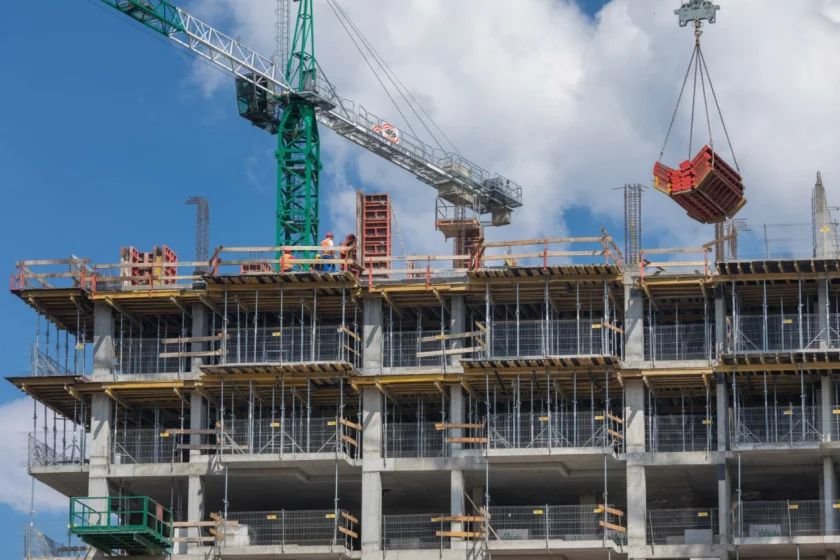 O mieszkania w Polsce jest coraz trudniej