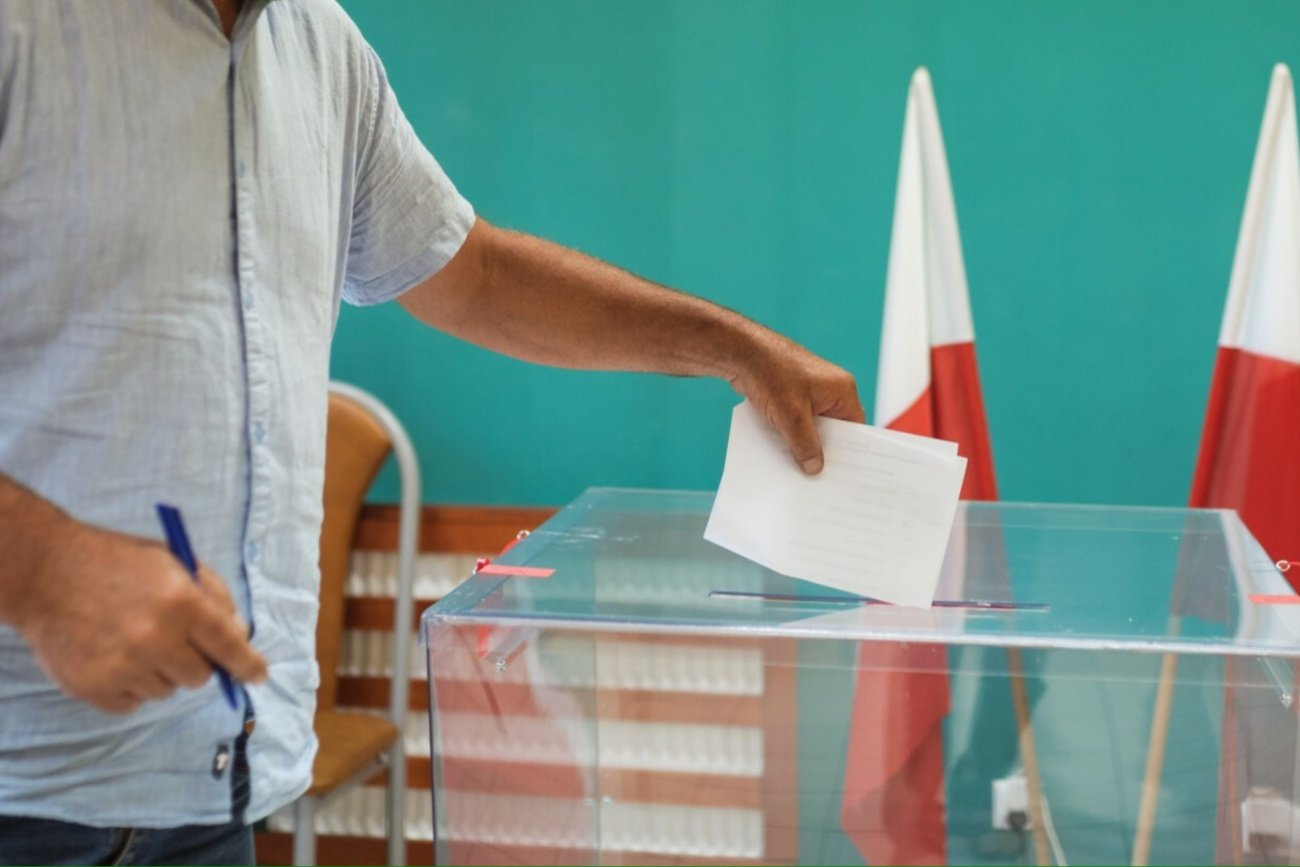 Karta do głosowania, urna wyborcza.