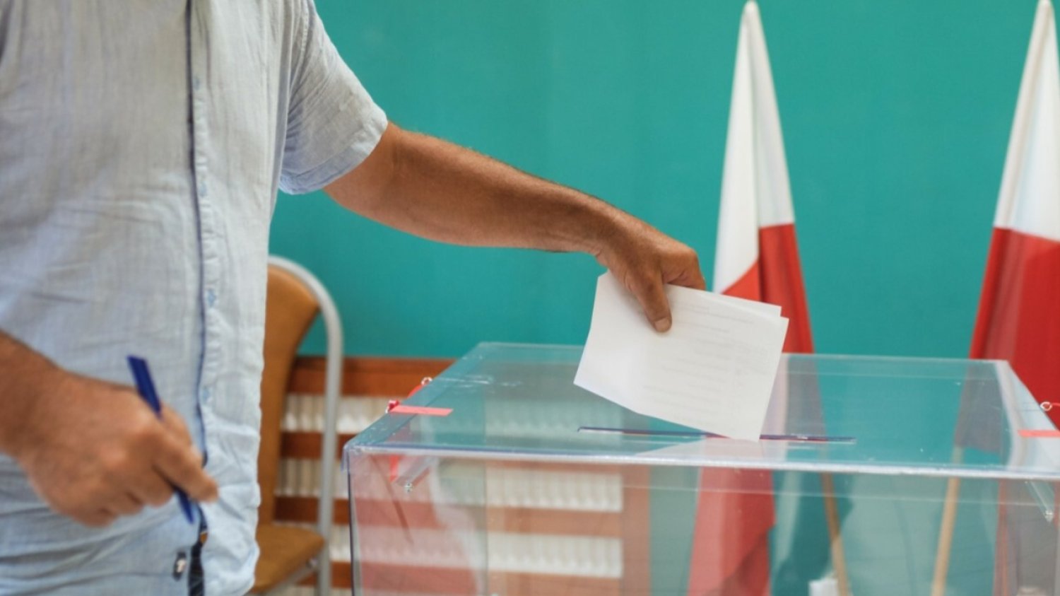 Karta do głosowania, urna wyborcza.