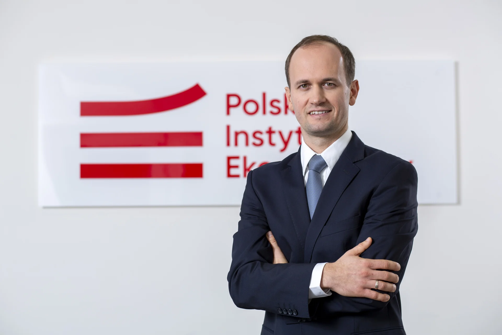 Na zdjęciu kierownik zespołu strategii PIE, Łukasz Czernicki