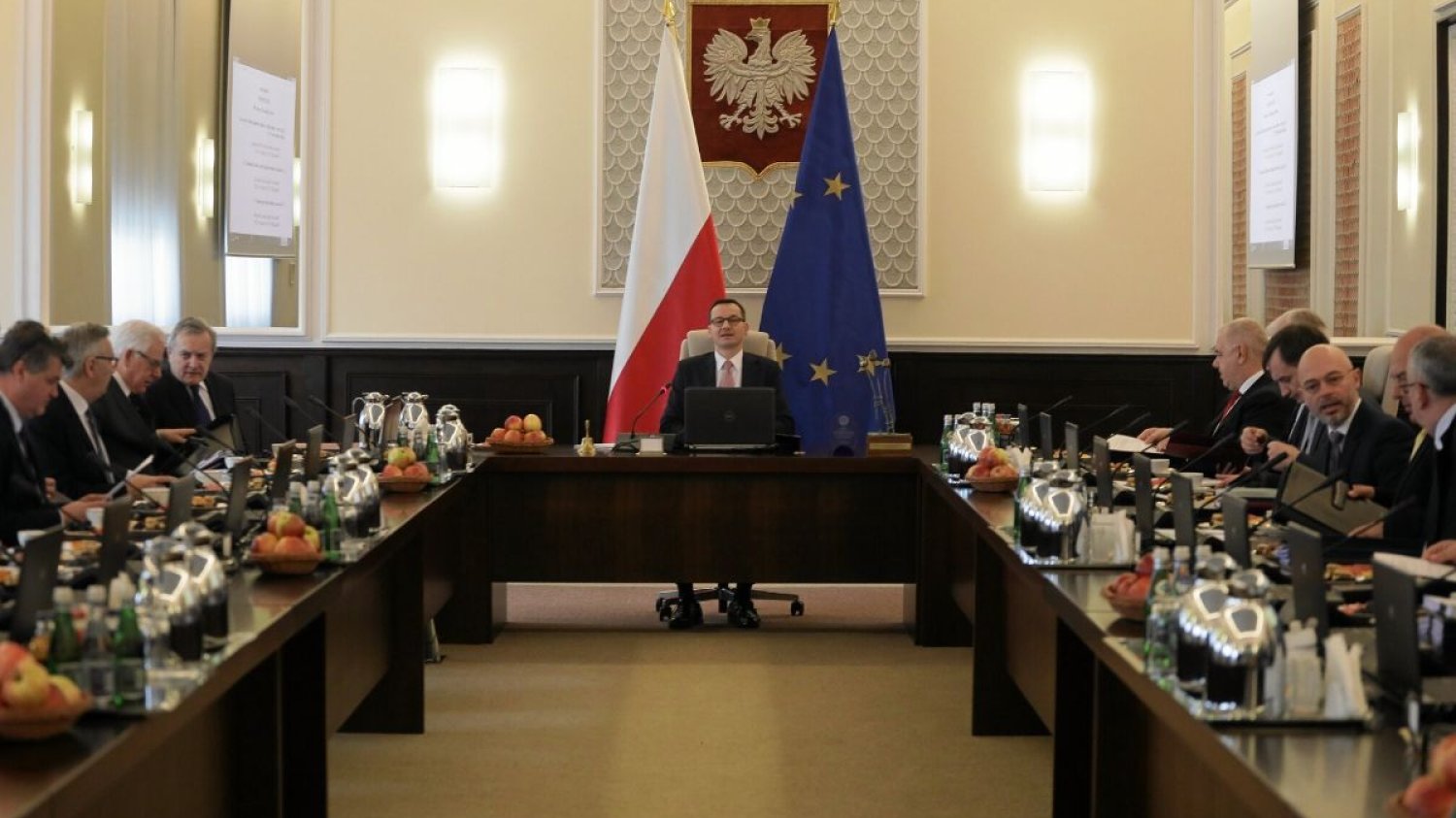 KPRM przygotowuje nowe, atrakcyjne posady dla ekspertów. Równocześnie planuje zwalniać z korpusu służby cywilnej.