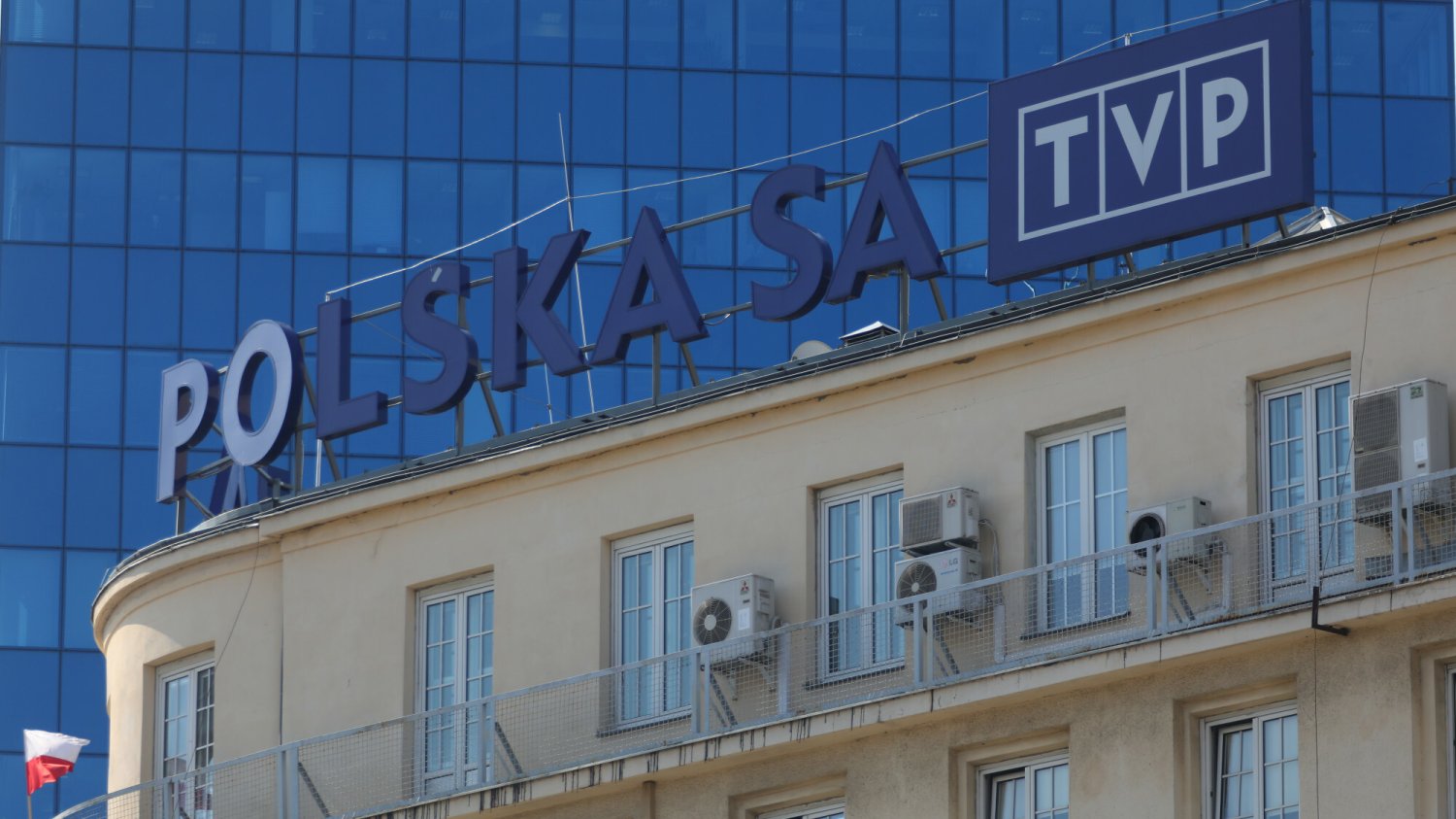 Obecni pracownicy TVP info opowiadają o swojej pracy i atmosferze w redakcji przed wyborami