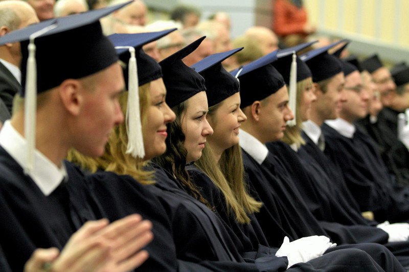 Polskie uczelnie coraz popularniejsze wśród zagranicznych studentów. Nad Wisłą kształcą się obywatele ze 158 krajów.