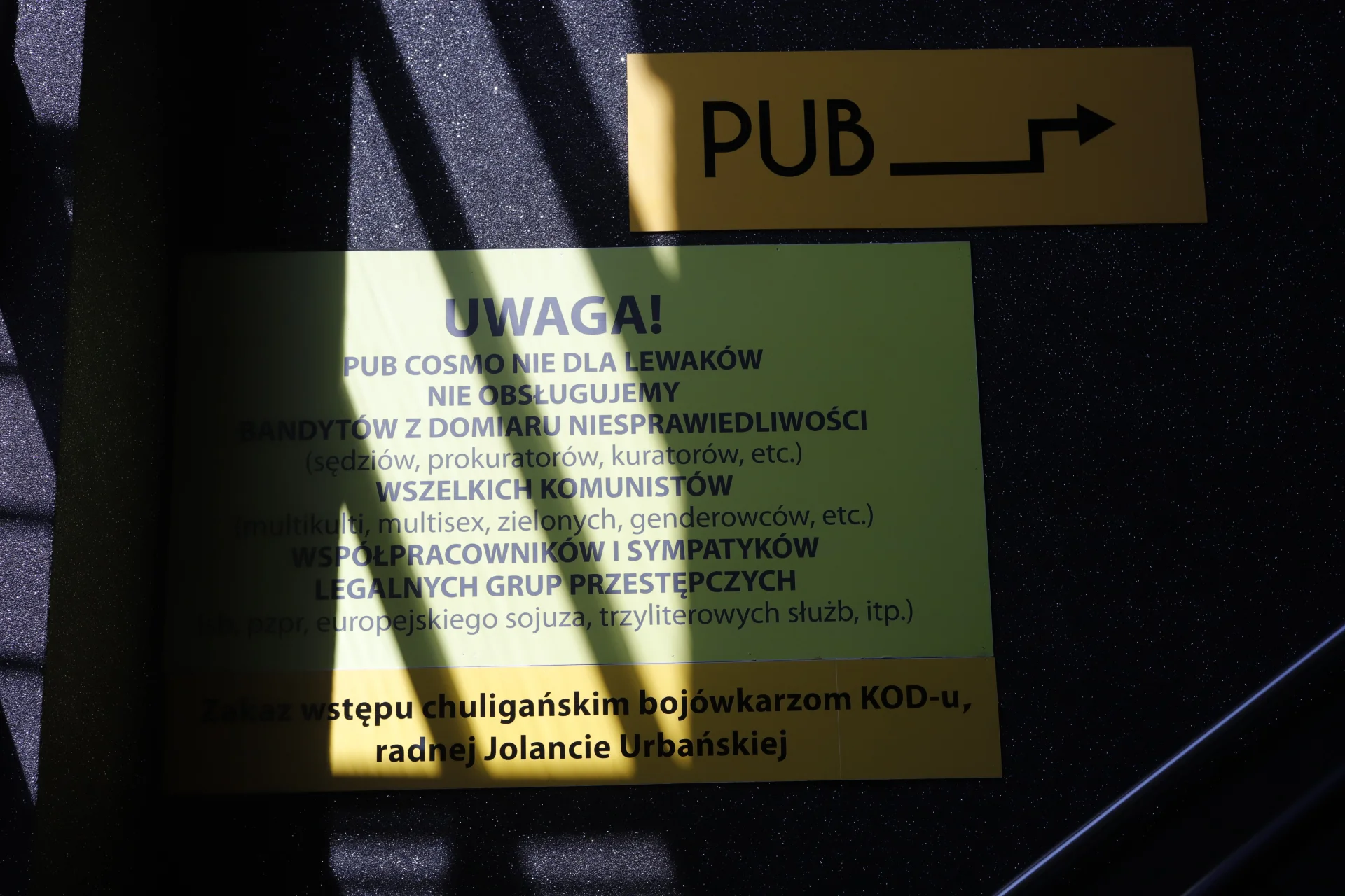 Lista osób, które nie były mile widziane w pubie Cosmo