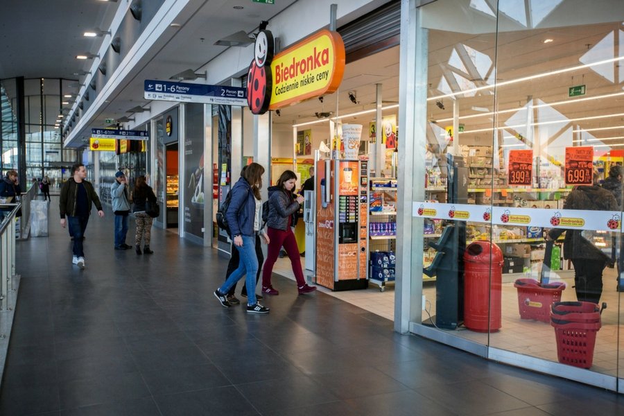 Biedronka rusza z promocjami oraz programami lojalnościowymi, które mają być wsparciem obrotów w piątki, soboty i poniedziałki.