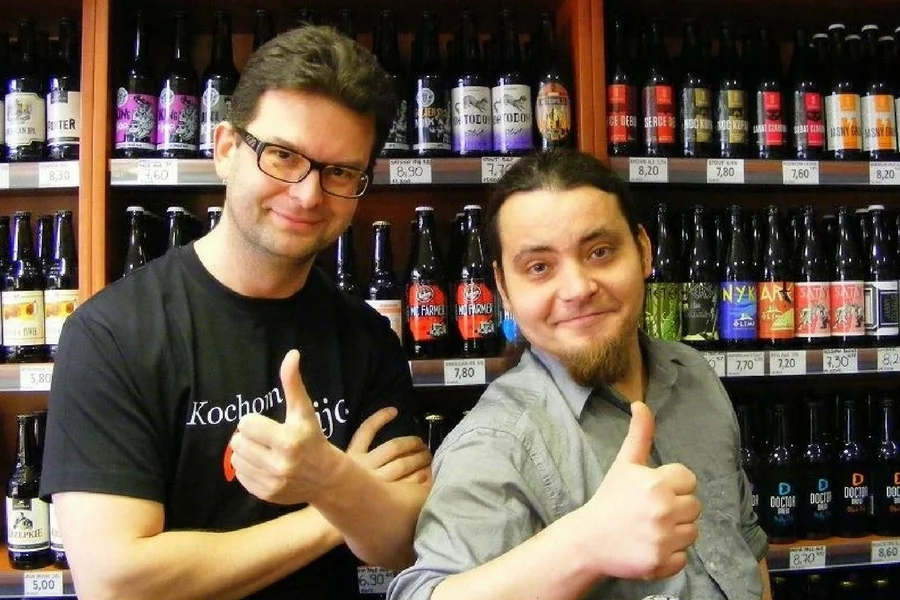 Tomek Janiak z bloga Browarnik Tomek i Krystian Bogusiak.