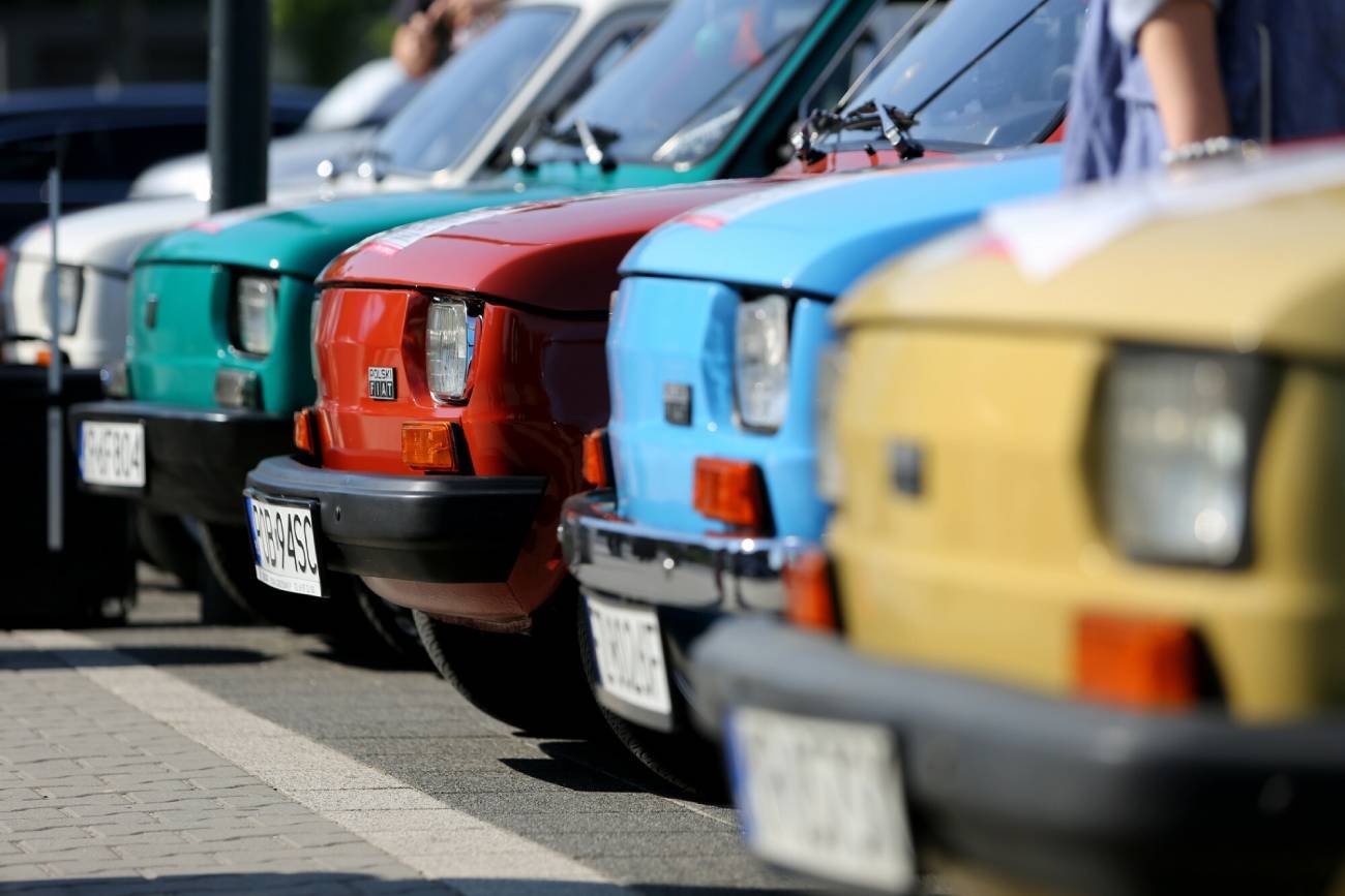 Pol-Mot Holding i Fiat 126p