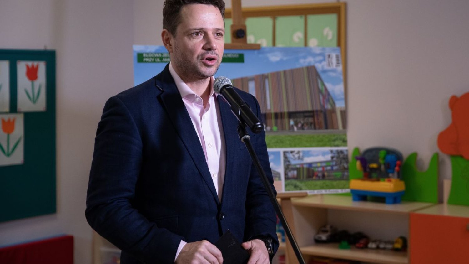 Prezydent Warszawy podwyższy nauczycielom datek motywacyjny. To rekompensata za niższe pensje dla strajkujących.
