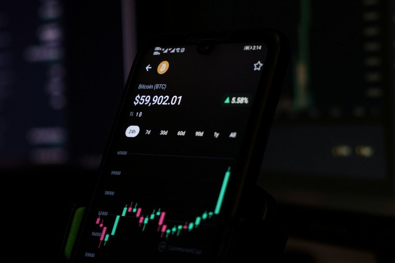 Młodzi Polacy stawiają na kryptowaluty. "To bunt pokoleniowy"