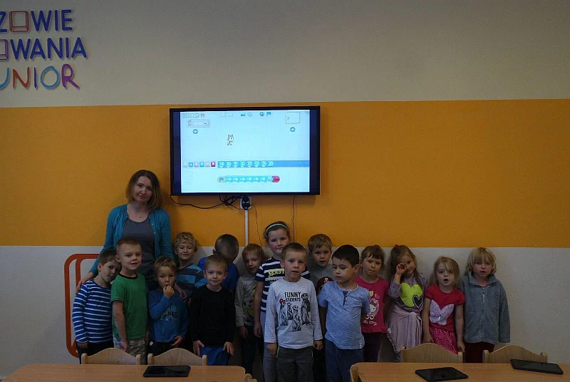 Nauczycielka Anna Świć i jej podopieczni z Przedszkola nr 83 w Lublinie