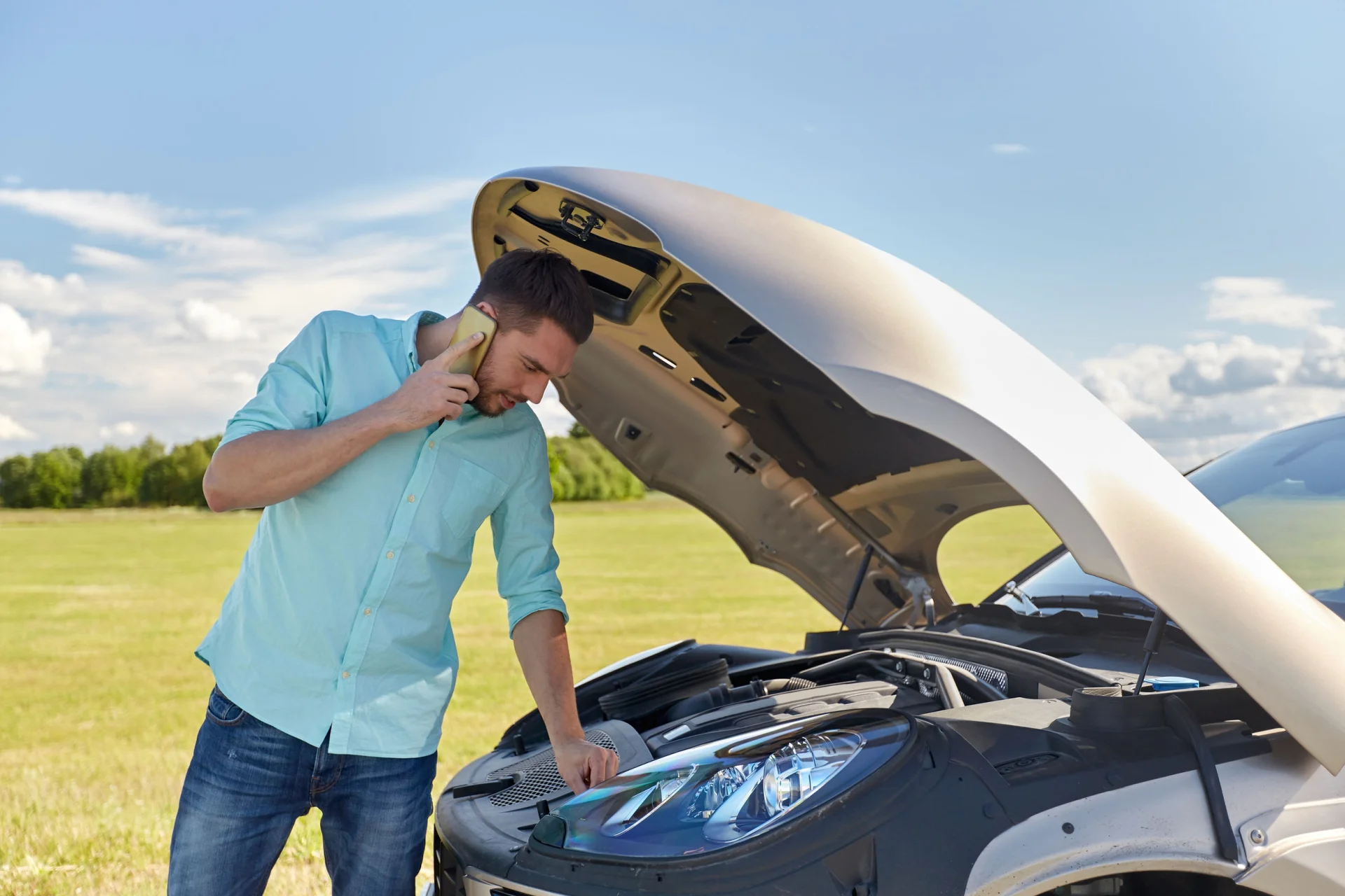 Specyficzną kategorię polis assistance w podróży stanowią krótkoterminowe ubezpieczenia auto assistance. Chronią one przed skutkami zdarzeń losowych, które dotyczą samochodu