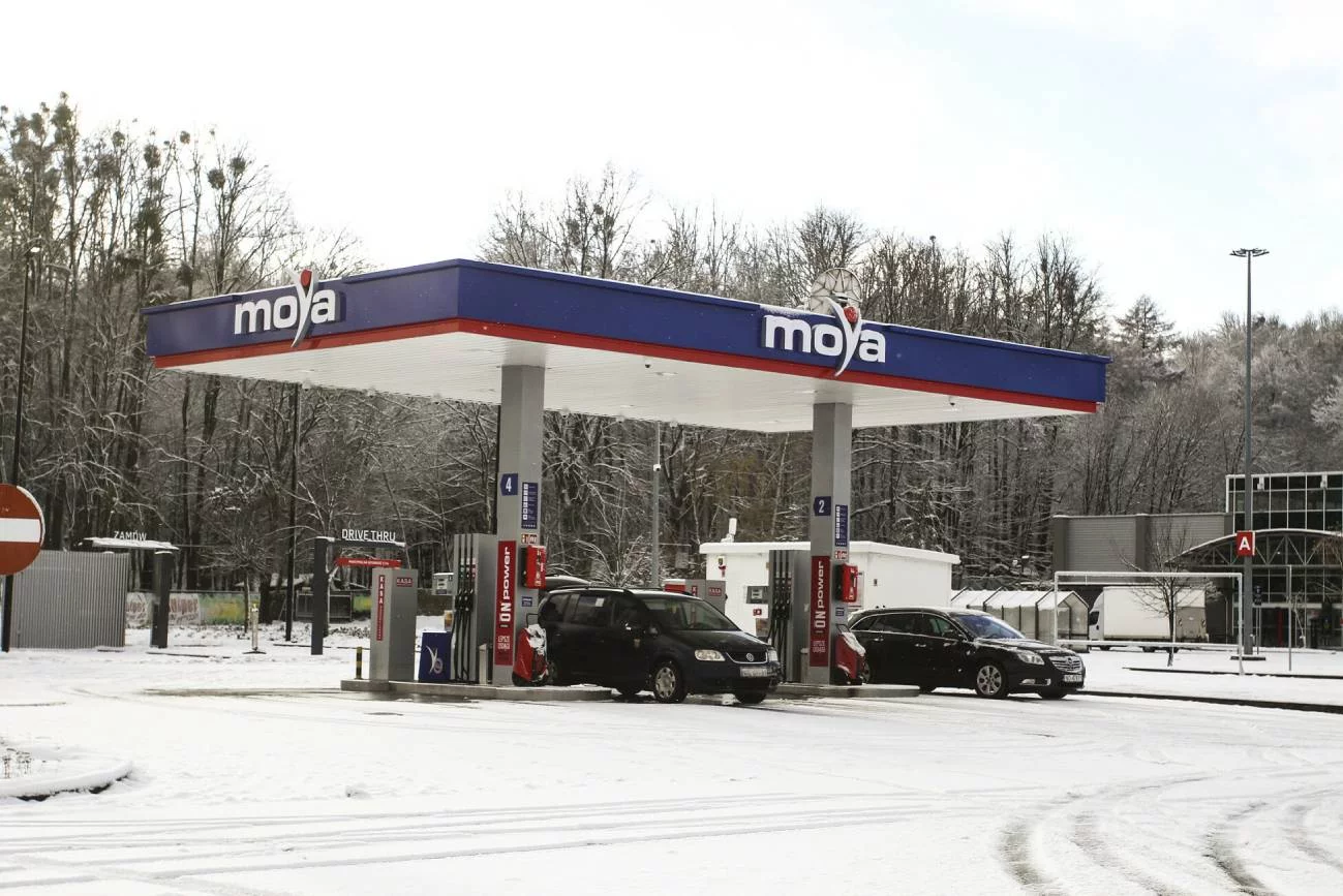 Jakie samochody mogą tankować benzynę E10?