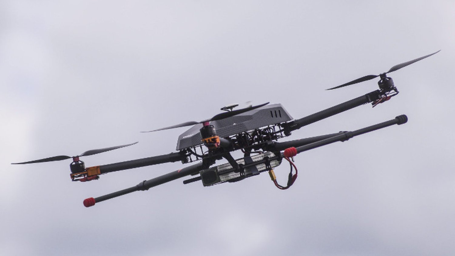 Samolot Lufthansy prawie zderzył się przy lądowaniu na lotnisku w Warszawie z…dronem?