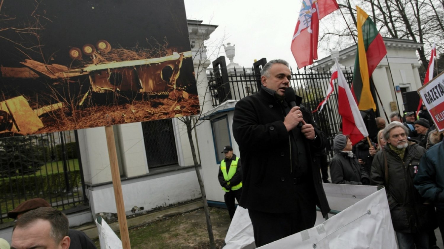 Tomasz Sakiewicz na demonstracji w 6. rocznicę katastrofy smoleńskiej.