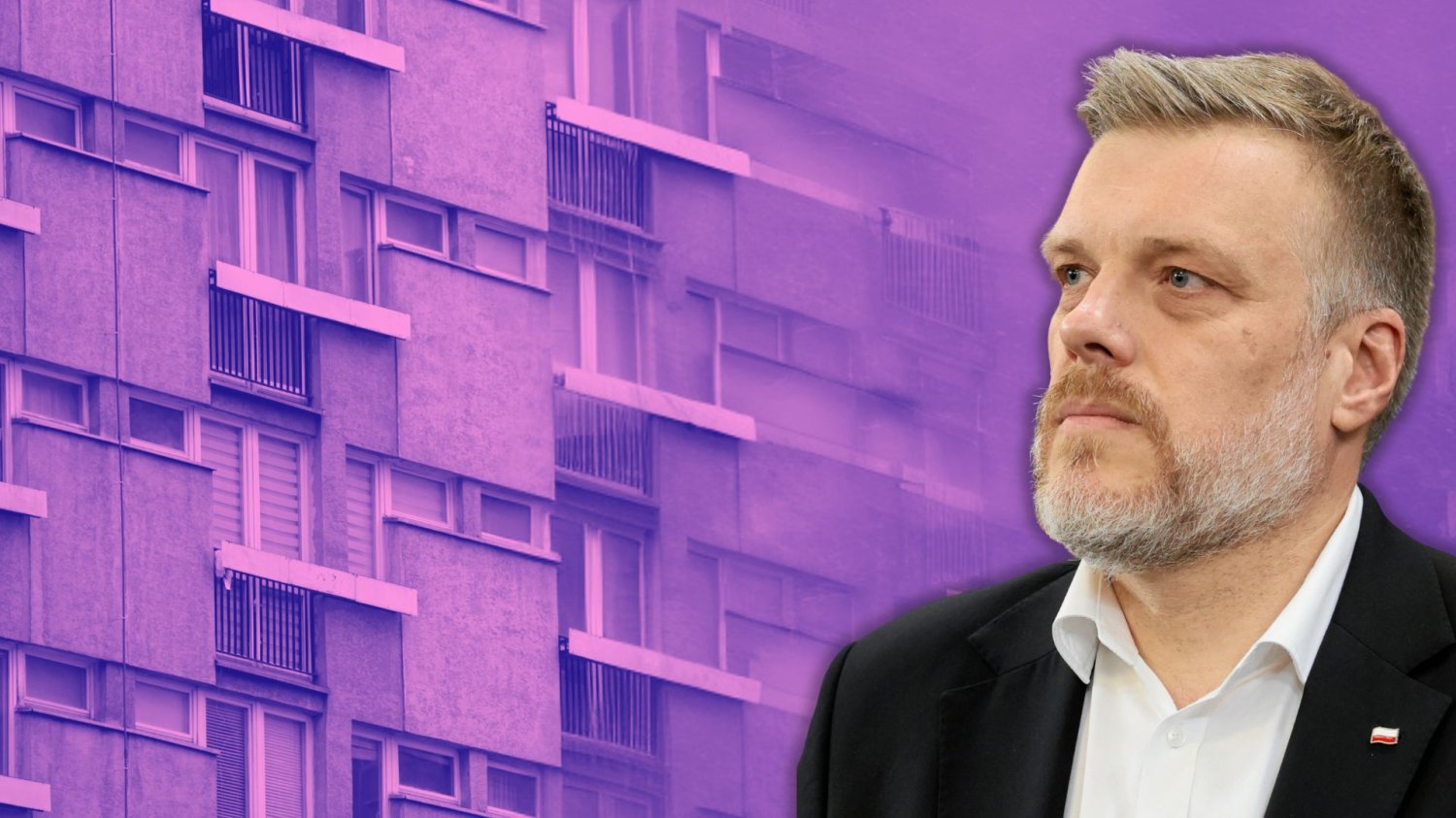 Podatek od martwych mieszkań. "Zniesienie niesprawiedliwego przywileju" Adrian Zandberg z partii Razem na tle mieszkań. Jego ugrupowanie składa w Warszawie projekt uchwały podatku od martwych mieszkań.
