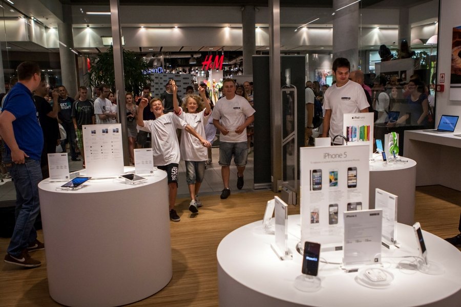 Cena iPhone'a X dobija 5 tysięcy złotych.