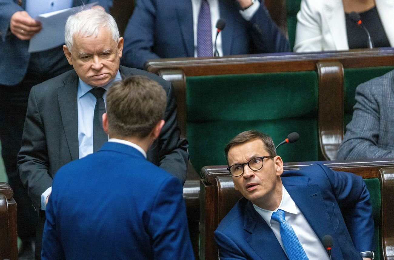 PiS nie ustaje w wysiłkach, by poza budżetem i kontrolą wydawać jak najwięcej pieniędzy podatnika