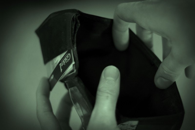 „Polak to finansowy analfabeta”. 70 proc. nie rozróżnia kwoty brutto od netto i nie ma nawet 1 tys. zł oszczędności.