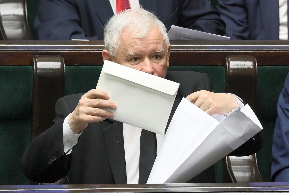 Jarosław Kaczyński nie wyciągnął koperty z 10 miliardami dla emerytów. Trzynastkę sfinansowali przedsiębiorcy