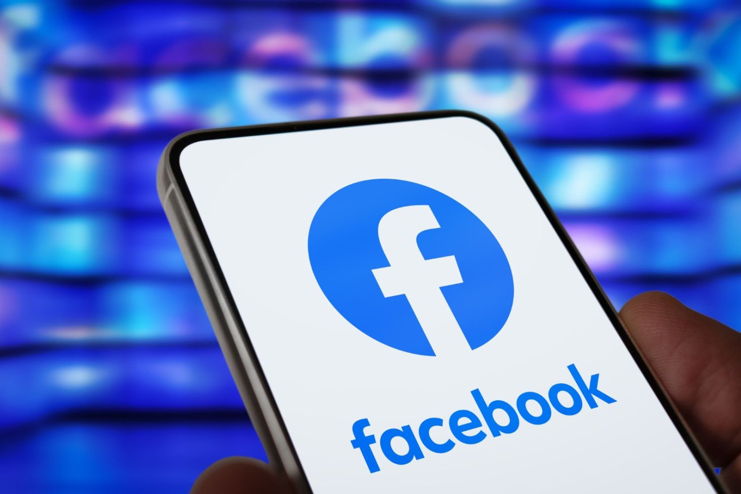 Awaria Facebooka. "Konto tymczasowo niedostępne" Facebook na smartfonie.