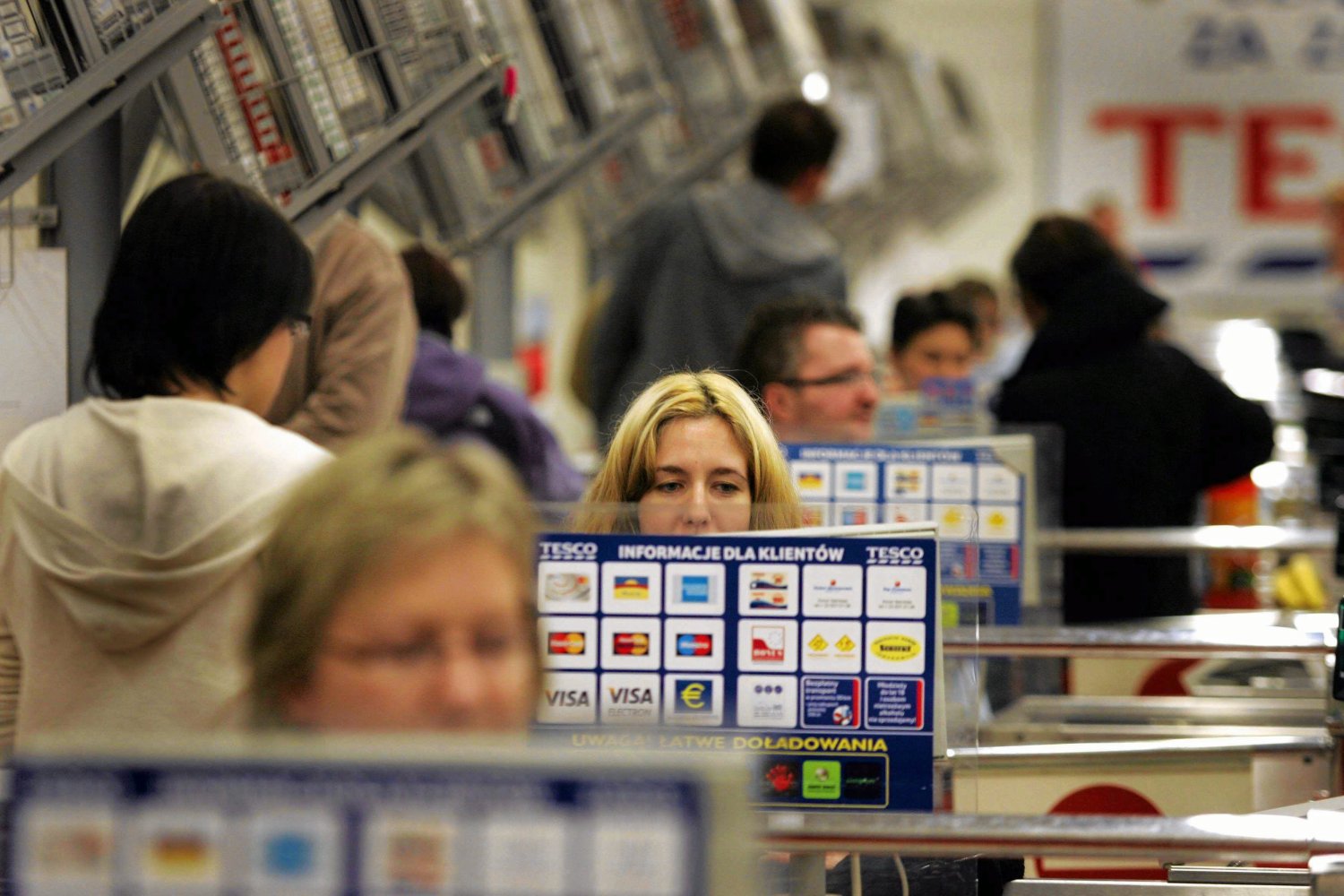 Szef "Solidarności" zasugerował w wywiadzie udzielonym portalowi "wPolityce", że politycy PO sami powinni usiąść na kasy w supermarketach.