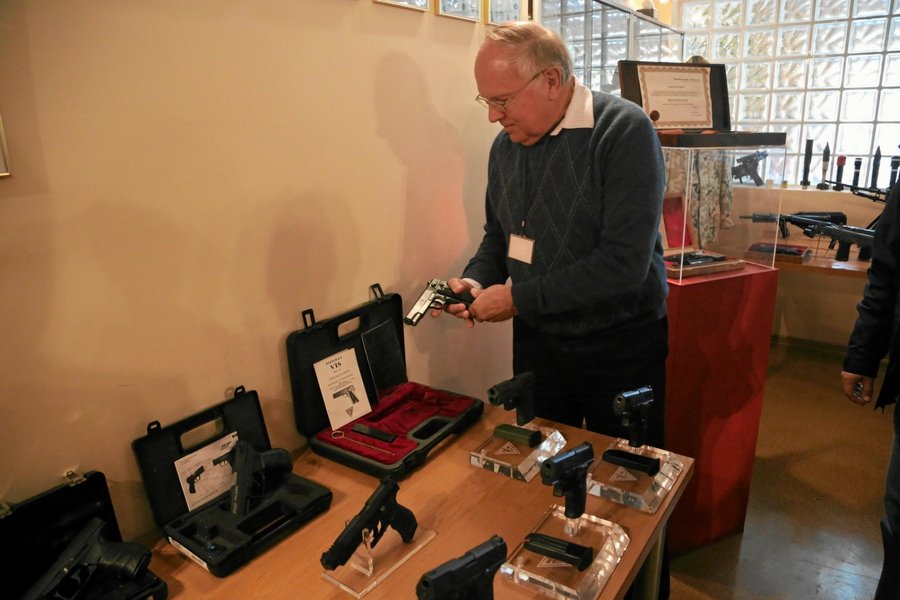 Fabryka Broni w Radomiu uruchomi ponownie produkcję kultowego pistoletu Vis.