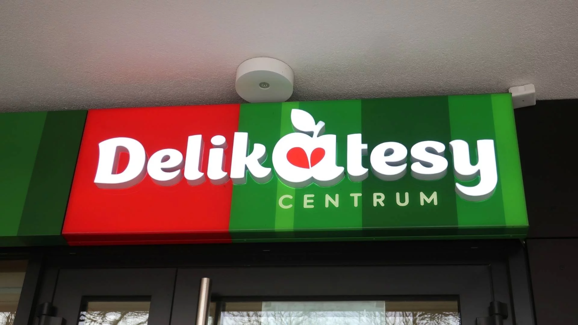 119 sklepów zamkniętych. Co dalej z Delikatesy Centrum?. 119 sklepów zamkniętych. Co dalej z Delikatesy Centrum?.