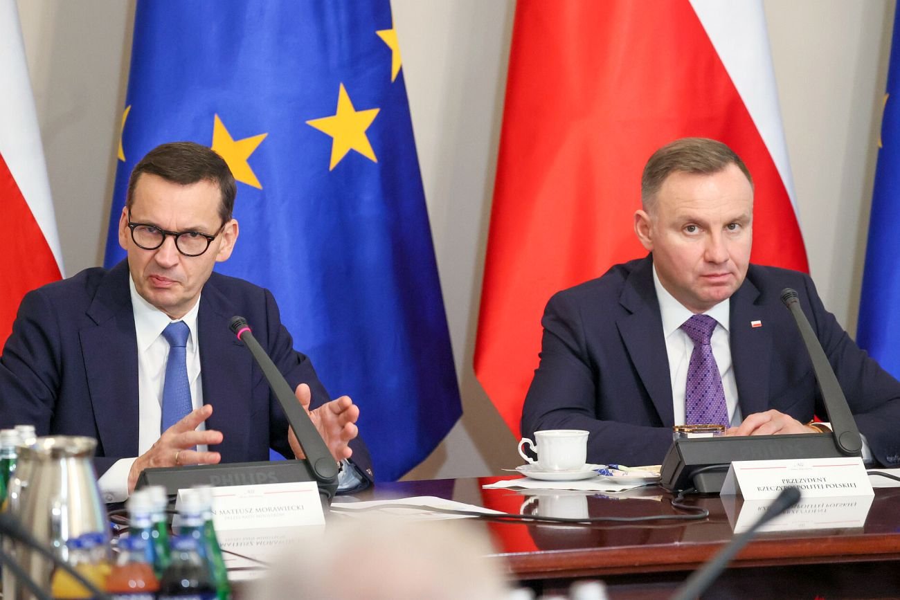 Duda zrzuca na Morawieckiego odpowiedzialność za inflację w Polsce.
