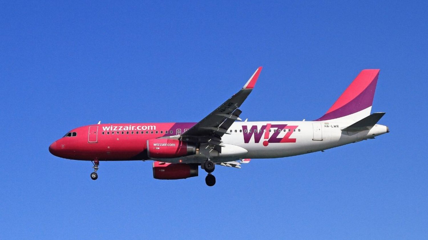 CEO Wizz air uważa, że w lotach krótszych niż pięć godzin nie powinno się sprzedawać biletów w klasie biznesowej. W przeliczeniu na pasażerów klasa ekonomiczna zostawia mniejszy ślad węglowy.