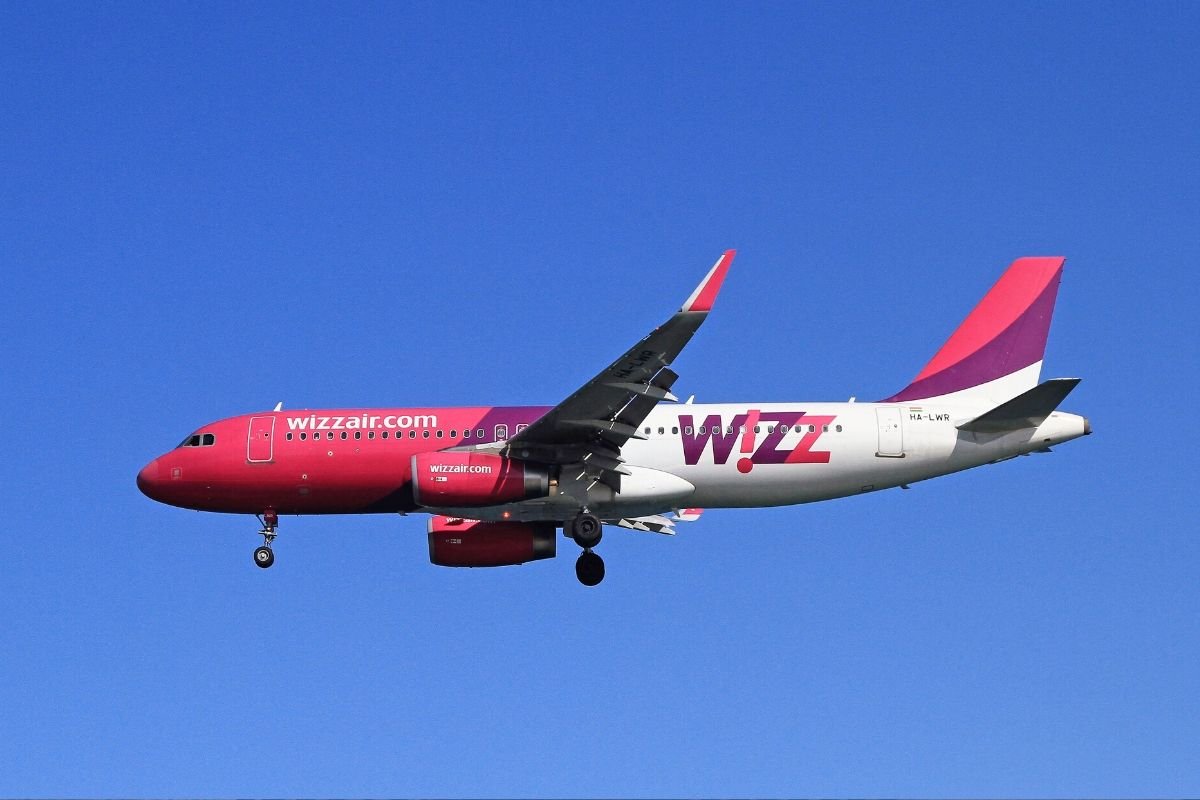 CEO Wizz air uważa, że w lotach krótszych niż pięć godzin nie powinno się sprzedawać biletów w klasie biznesowej. W przeliczeniu na pasażerów klasa ekonomiczna zostawia mniejszy ślad węglowy.