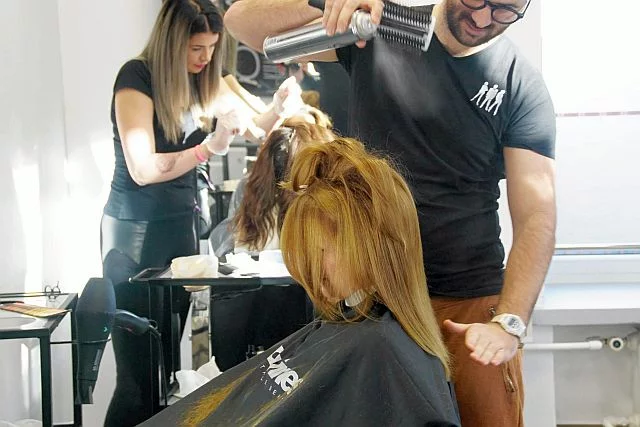Najbardziej popularnym dniem na wizytę u fryzjera lub kosmetyczki przed świętami jest 22 grudnia. Jednak największe zyski salony generują na dzień przed Wigilią.