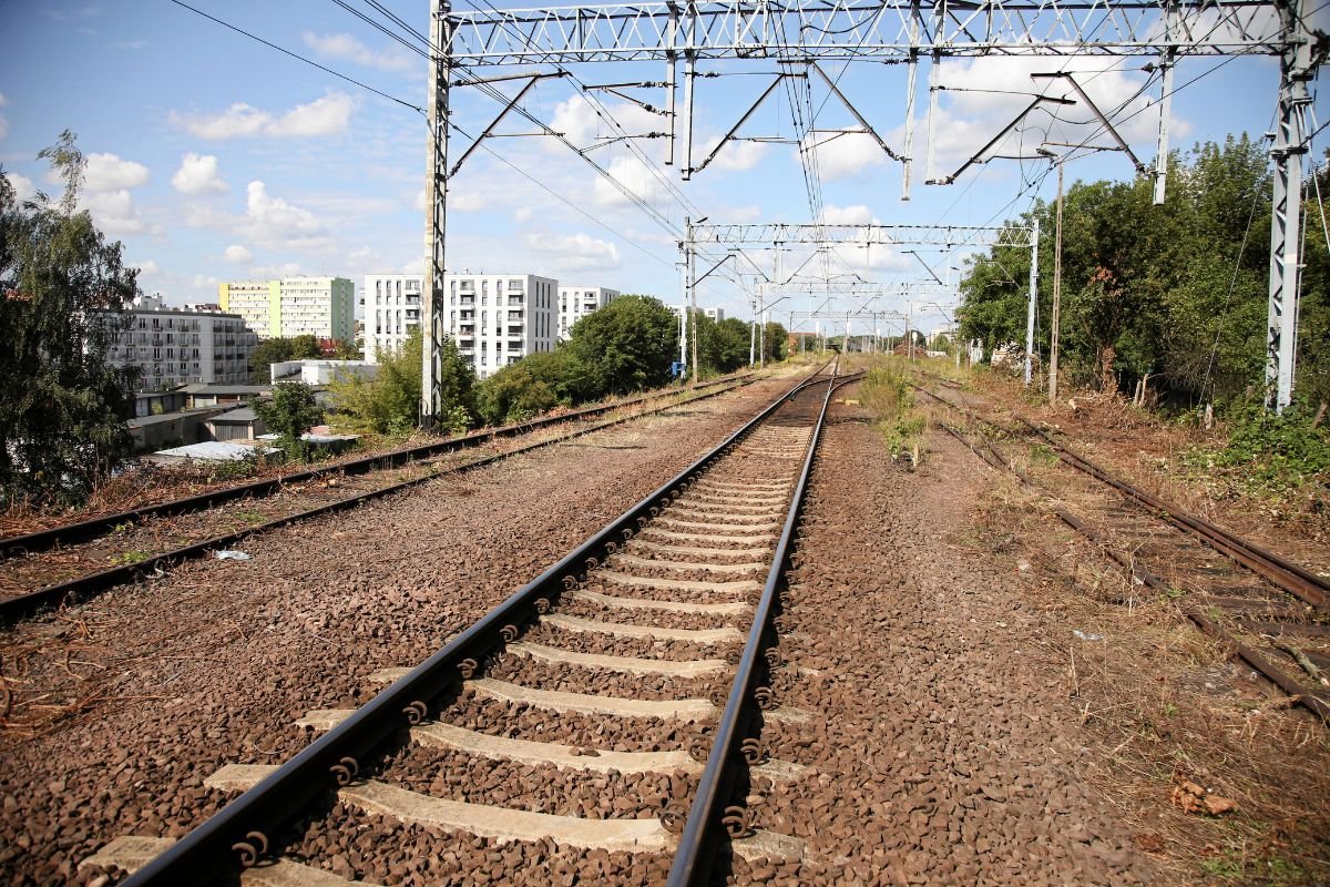 PKP PLK ogłosiło przetarg na 22,8 mln zł. Za taką cenę ma zostać naprawiony 210-metrowy odcinek torów.
