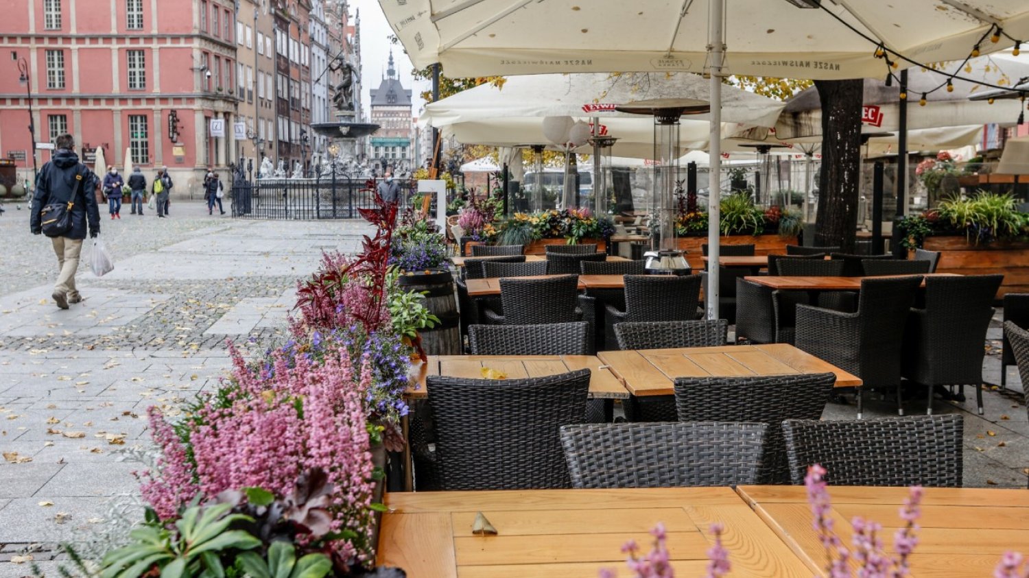 pusty ogródek restauracyjny