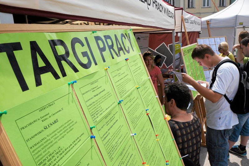 Bezrobocie wzrasta, ale w przyszłym roku możemy spodziewać się poprawy.