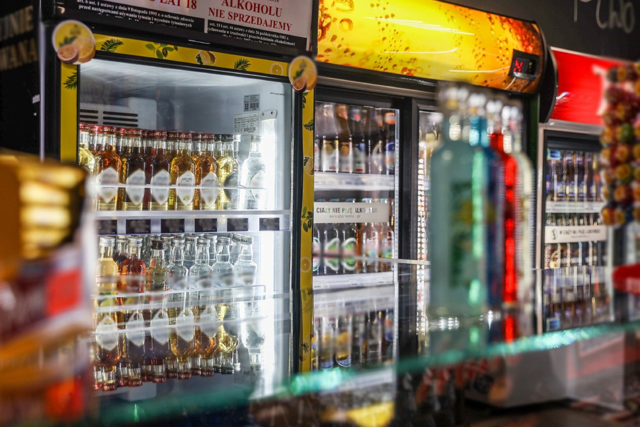 Członek zarządu PKP Intercity odniósł się do kwestii alkoholu przy dworcach