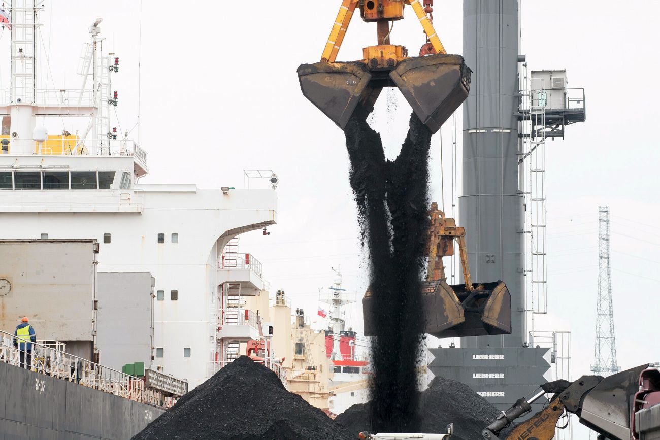Polskie porty robią co mogą, ale zaczynają tonąć w zwałach węgla