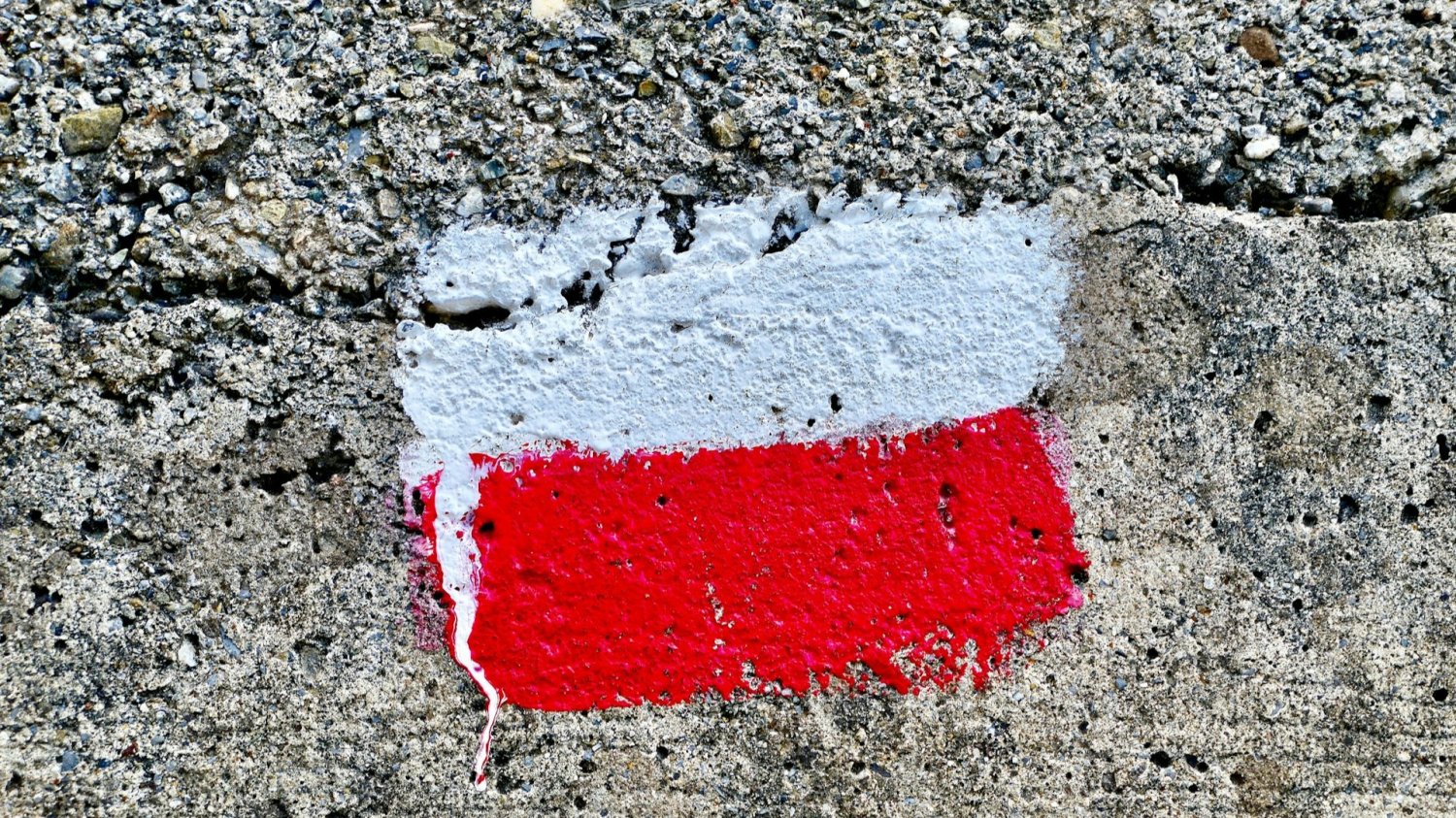 Polska jest najważniejszym partnerem handlowym Berlina. Polska flaga namalowana na murze. Polska jest najważniejszym partnerem handlowym Berlina.