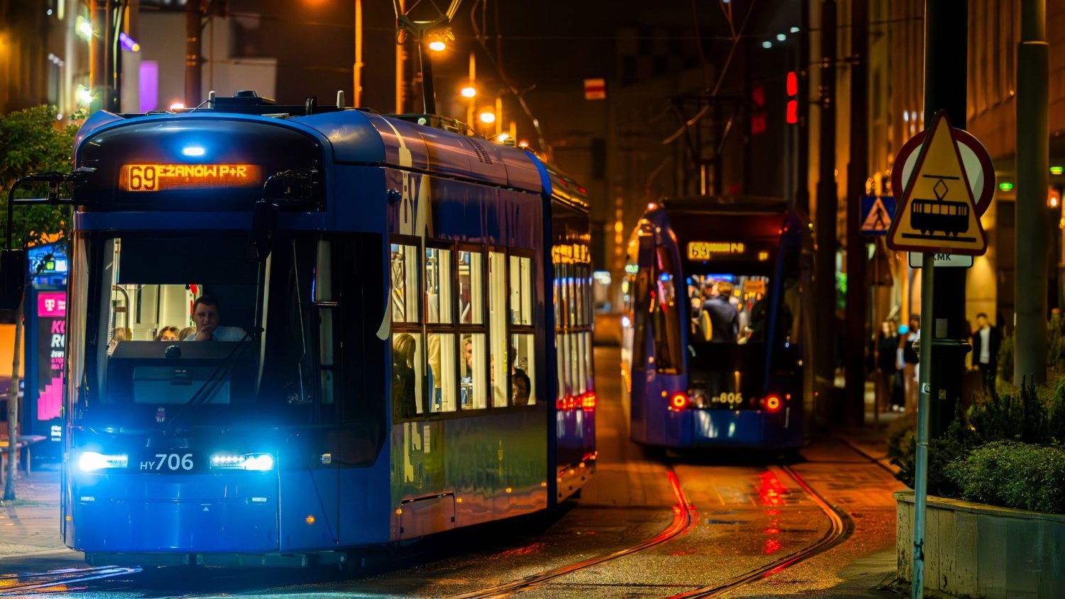Krakowskie tramwaje. Radni miasta pochylają się nad ustawą o zakazie rozmów przez telefony komórkowe w komunikacji miejskiej.