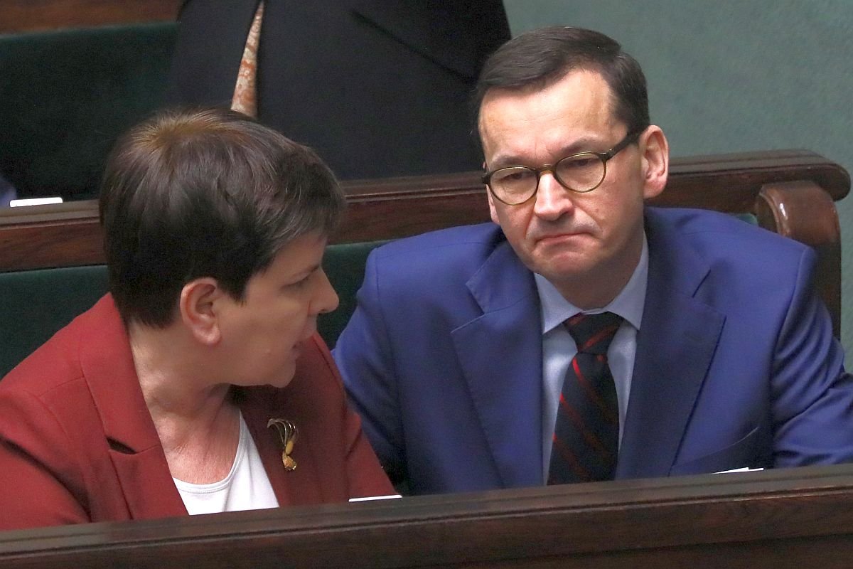 Morawiecki i Szydło kuszą emerytów wizją corocznej 13. emerytury.