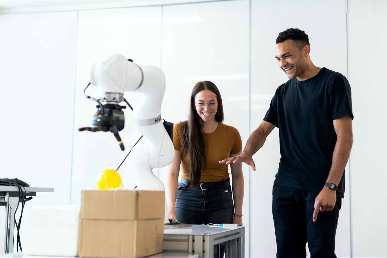 Tłumacz algorytmów, psycholog cyborgów, przewodnik po realu. To będą zawody przyszłości