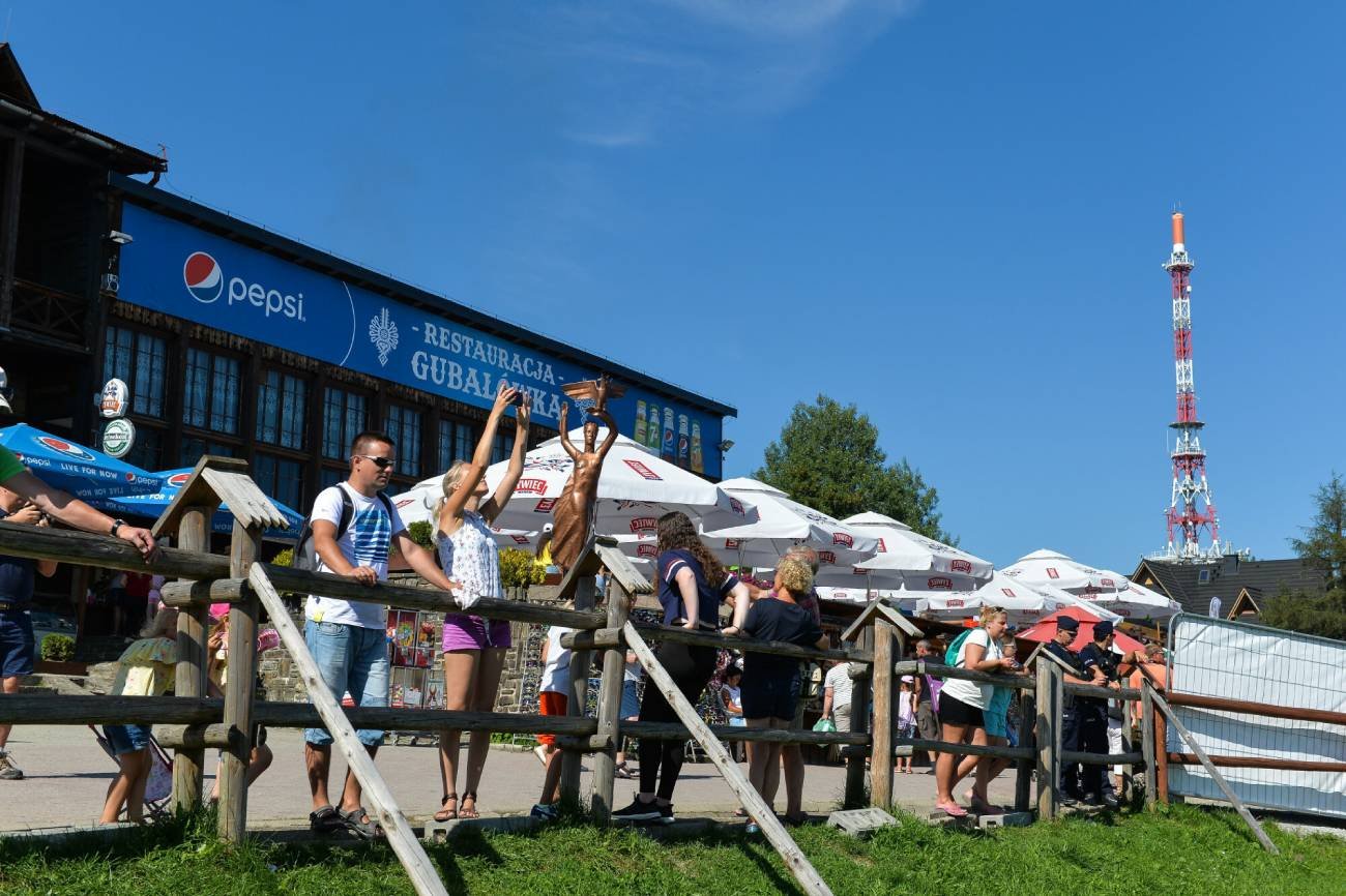 Turyści na Gubałówce.