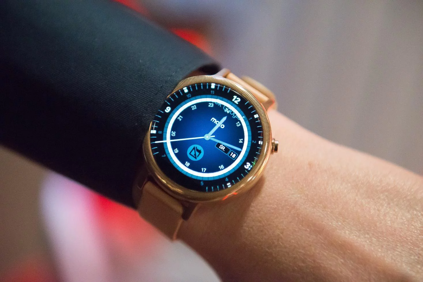 Stylowy inteligentny zegarek Lenovo Moto 360