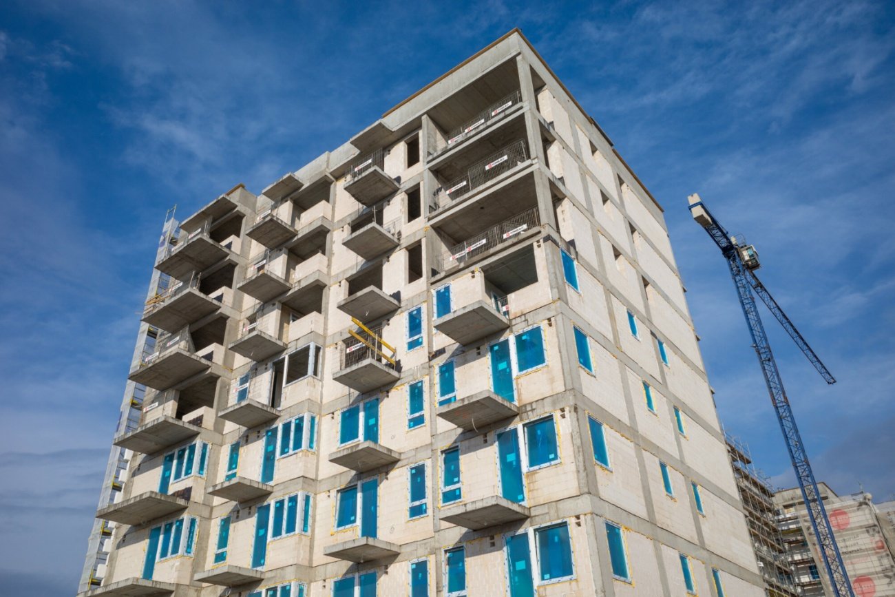 Budowa bloku mieszkalnego.