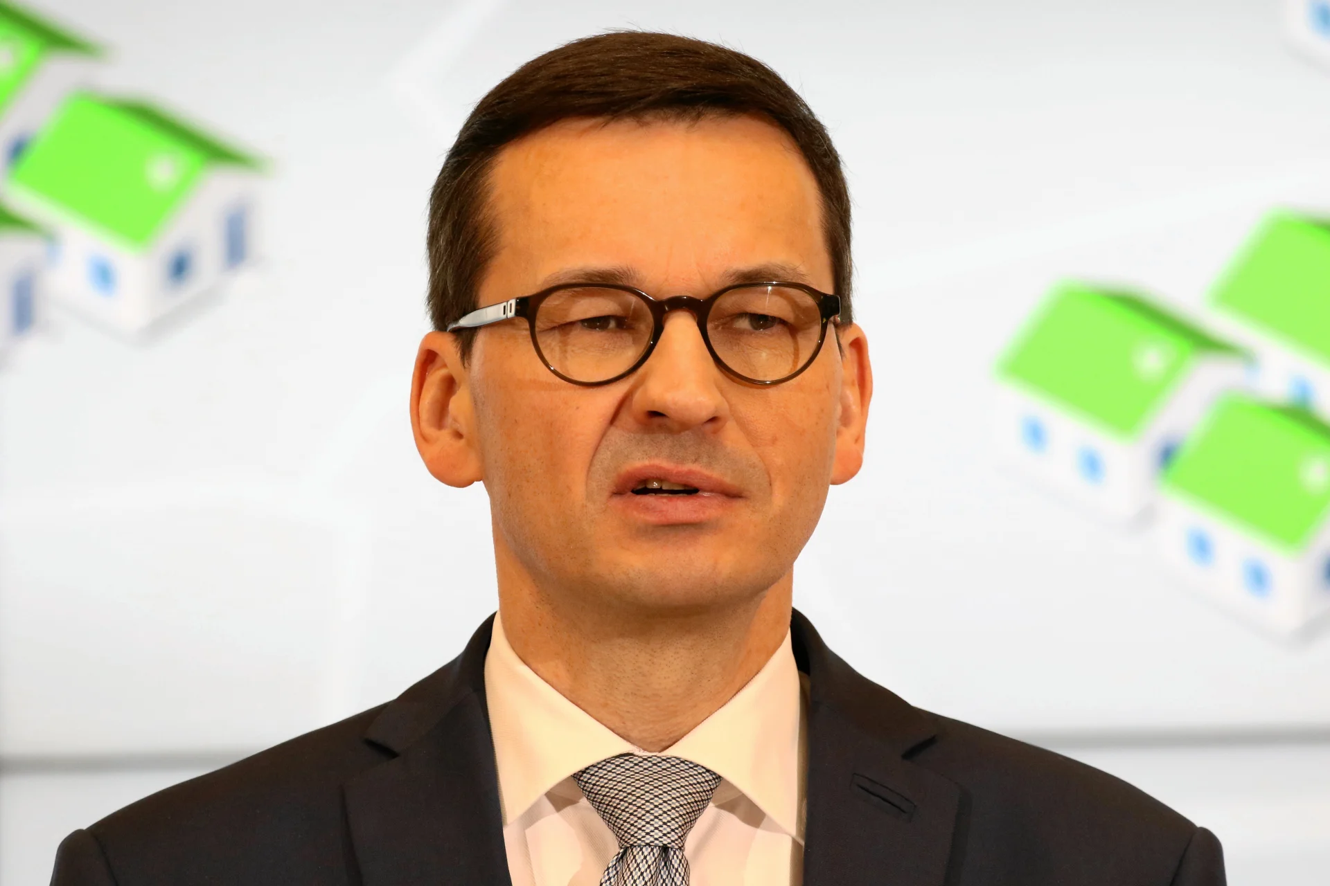 Rząd PiS rażąco nie doszacował kwoty programu walki ze smogiem, a to najdroższa inicjatywa, jaką zapoczątkował. Bank Światowy twierdzi, że brakuje ok. 25 mld zł, tyle, ile rocznie kosztuje 500 +.