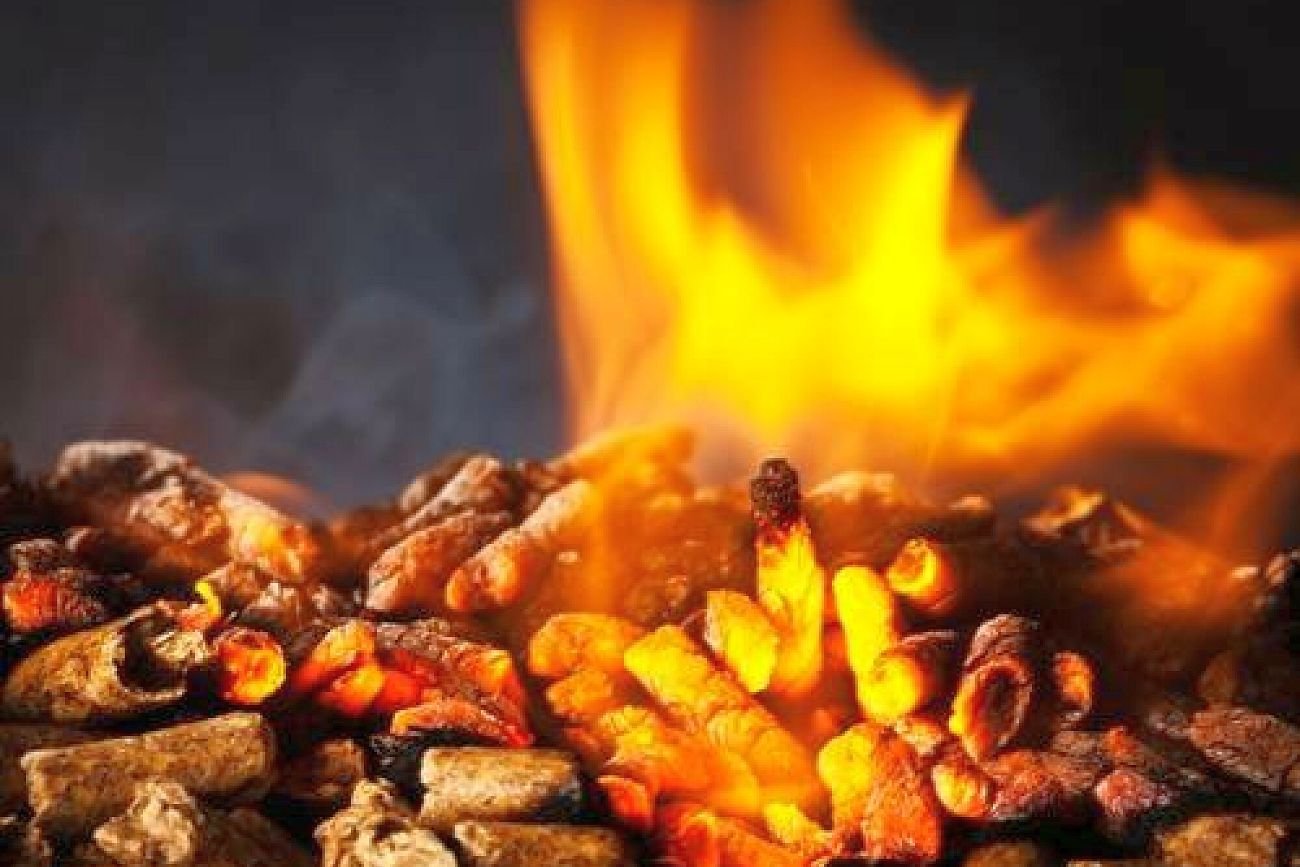 W piecu na pellet można bez większego problemu palić owsem albo kukurydzą