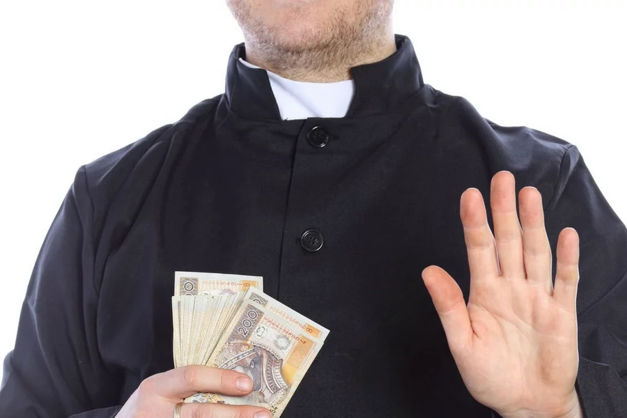 Kościoły powinny być opodatkowane, jak wszystkie organizacje - uważa filozof Jan Hartman.