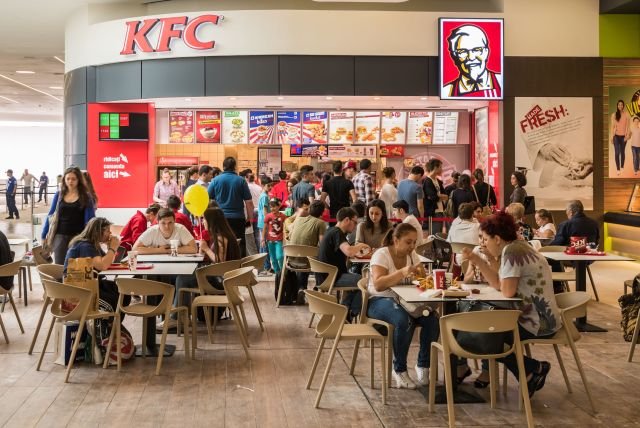 W KFC w Wielkiej Brytanii zabrakło kurczaków. Sieć zamknęła aż 800 z 900 restauracji